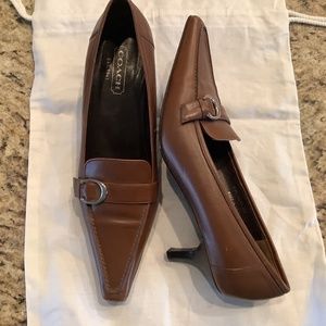 Coach 7.5 leather pumps